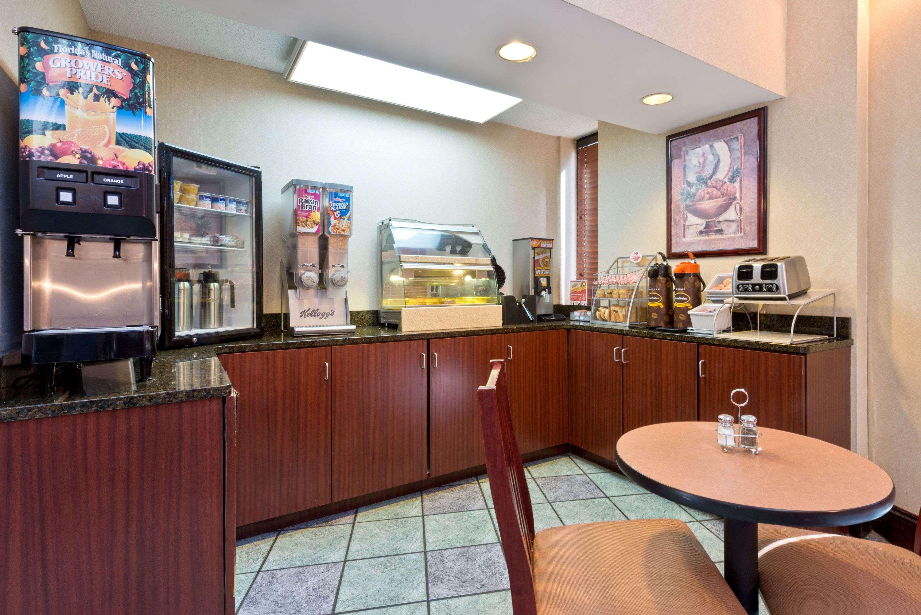 Super 8 By Wyndham Huntersville/Charlotte Area Extérieur photo