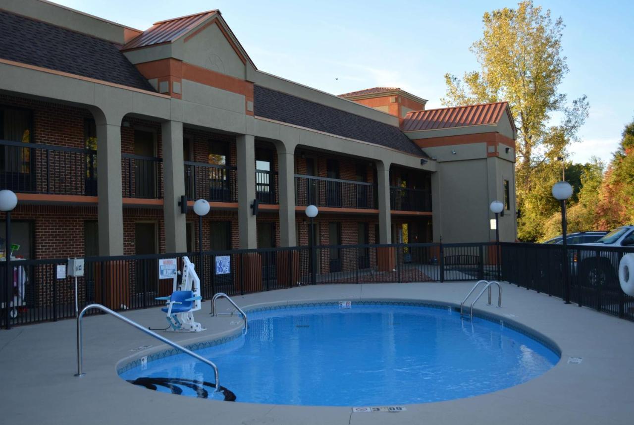 Super 8 By Wyndham Huntersville/Charlotte Area Extérieur photo
