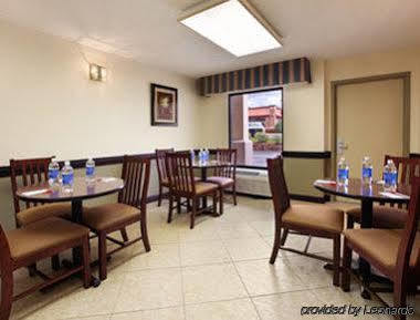 Super 8 By Wyndham Huntersville/Charlotte Area Restaurant photo